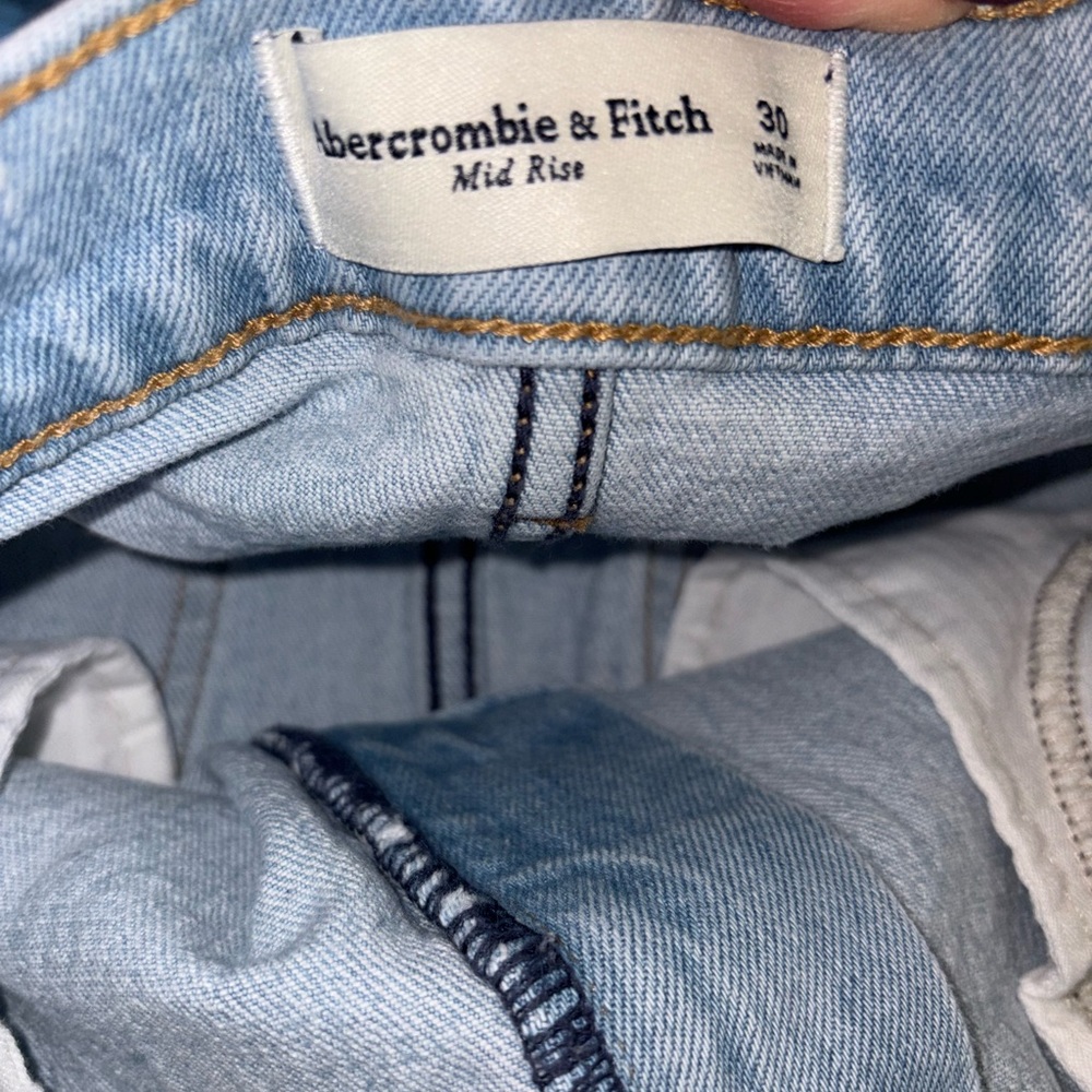 Abercrombie & Fitch Mid Rise Denim Mini Skirt Side Slit Raw Hem Light Wash 10/30 - Picture 4 of 5